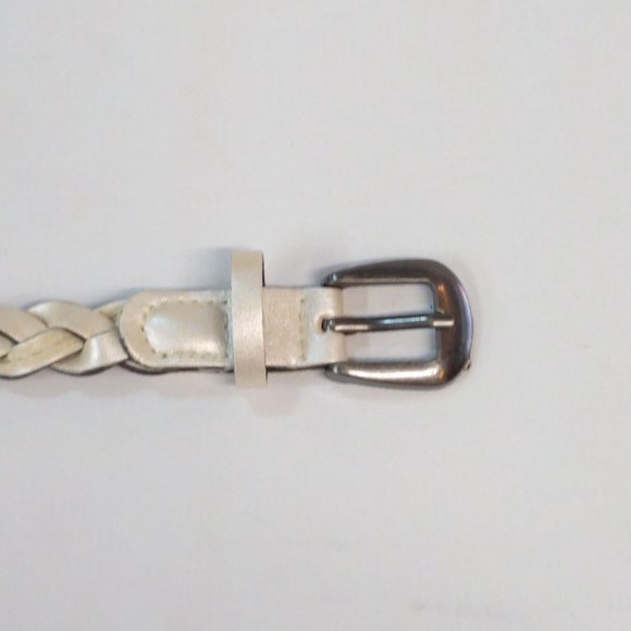 White Braided Belt Size 3 Durable Faux Leather Stylish Addition to Any Outfit - Picture 6 of 12